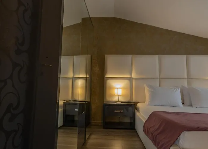 One-Bedroom King Suite