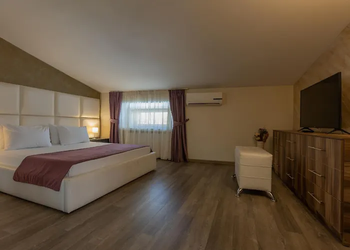 One-Bedroom King Suite